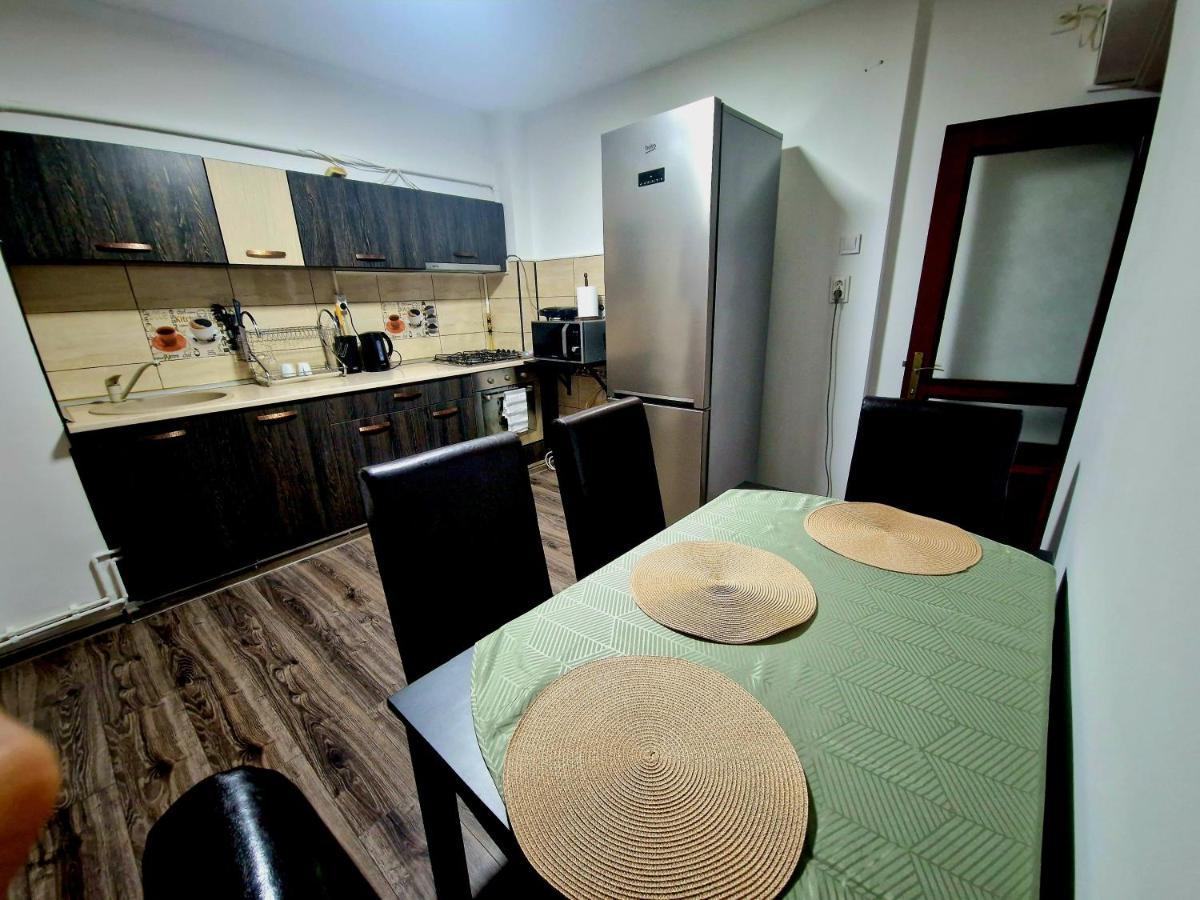 Cozy Appartment In The Center Targoviste Exterior foto
